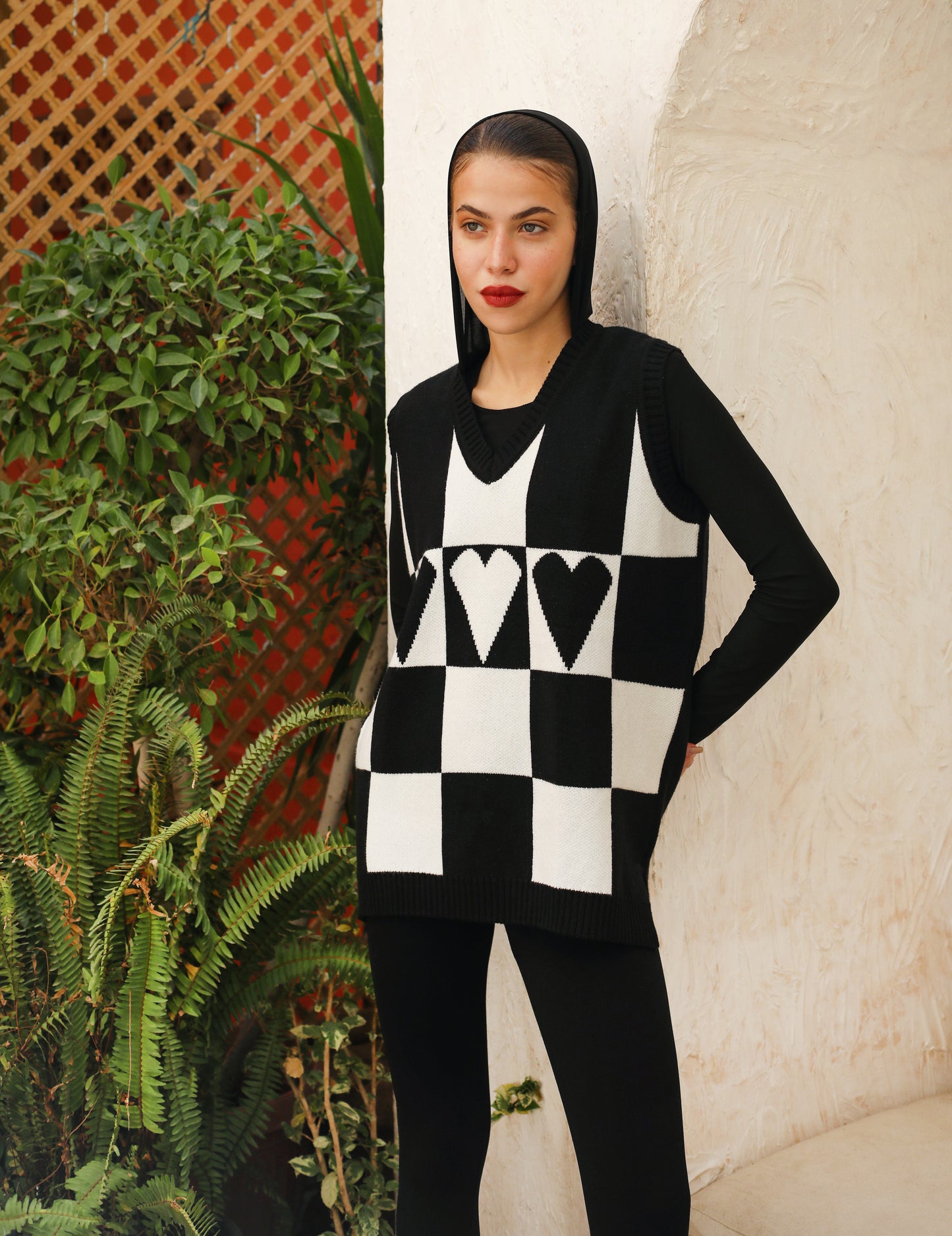 Queen of Heart Vest Pullover Black