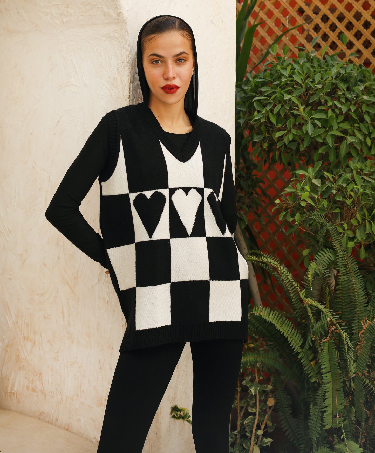 Queen of Heart Vest Pullover Black